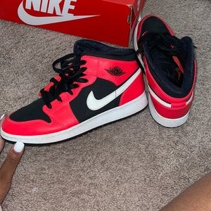 Womens mid Jordan 1
